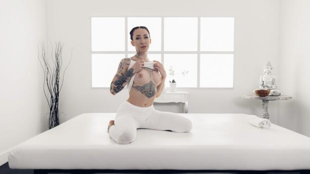 MassageRooms – Esluna – Tattooed Dutch girl loves to please