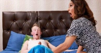Fucking the new maid, mommy got boobs