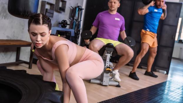 [FitnessRooms] Jenny Doll (Hardcore big dick threesome in gym / 10.29.2022)